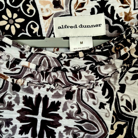 Like New Black /White Paisley Top-Medium - Picture 3 of 6